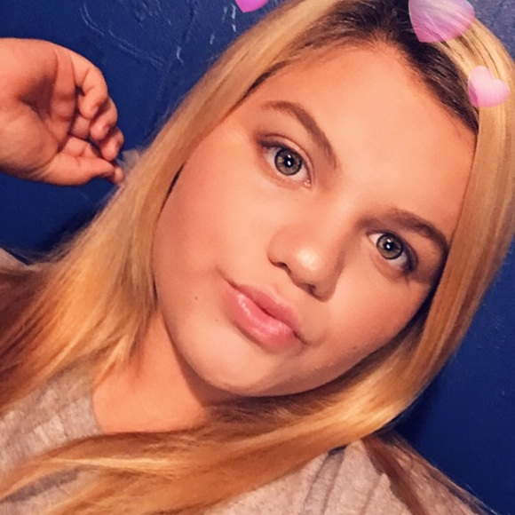 Profile Picture of Laney Macias (@maciaslaney21) on Poshmark