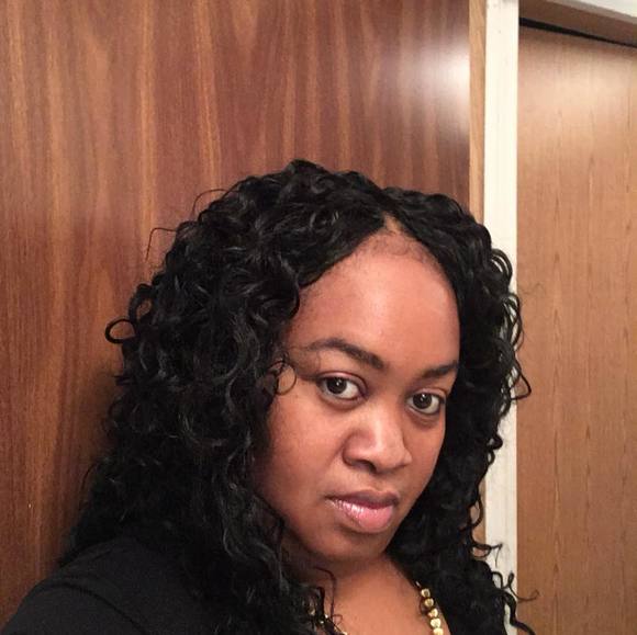 Profile Picture of Aundrea Mcteer (@aundrea_278) on Poshmark