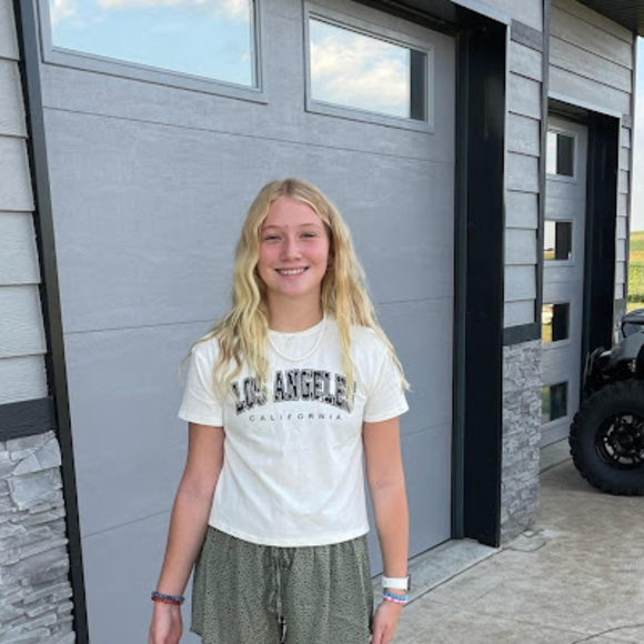 Emma Binneboese - Poshmark Profile Picture of Emma Binneboese (@emmabinneboese) on Poshmark