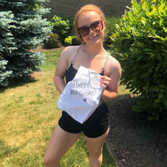 Profile Picture of Jena Hellmich (@jenahellmich) on Poshmark