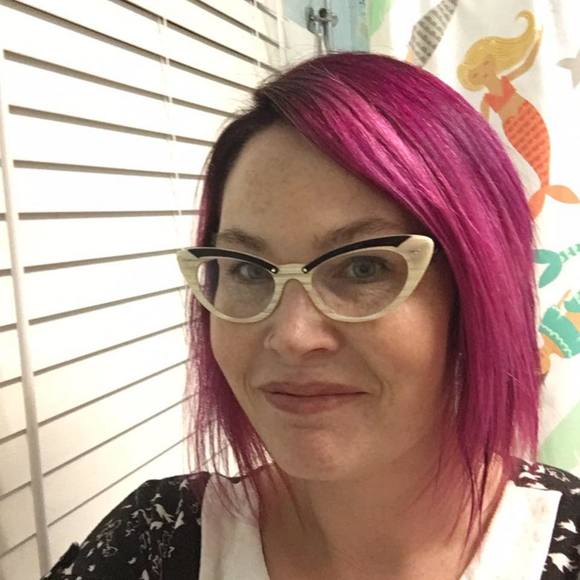 Profile Picture of Julie Freeby (@juliefreeby) on Poshmark