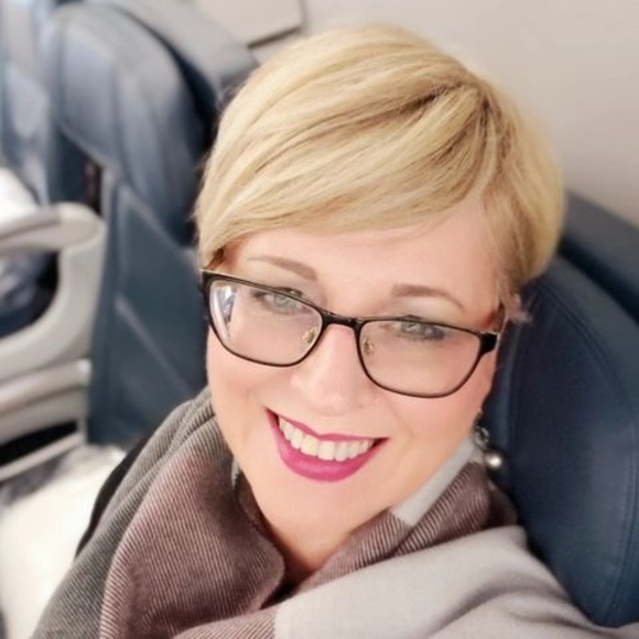 Profile Picture of Deborah Choma (@deborahchoma) on Poshmark