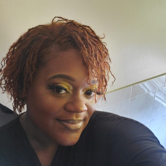 Profile Picture of Nicole Givens (@nikalodeon) on Poshmark