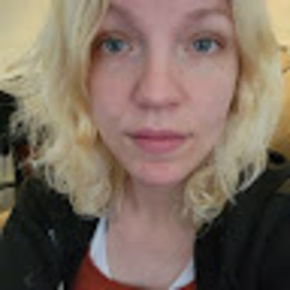Profile Picture of Rose Plummer (@roseplummer13) on Poshmark