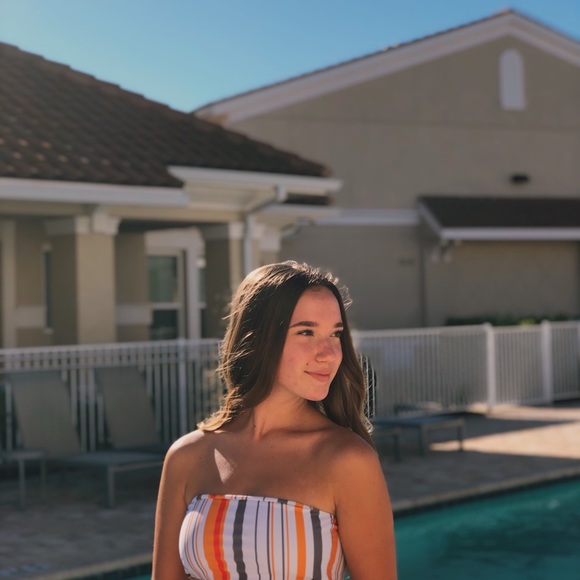 Profile Picture of Mia Husty (@miahusty) on Poshmark