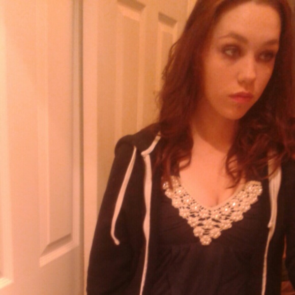 Profile Picture of Lily Phillips (@l_ily) on Poshmark