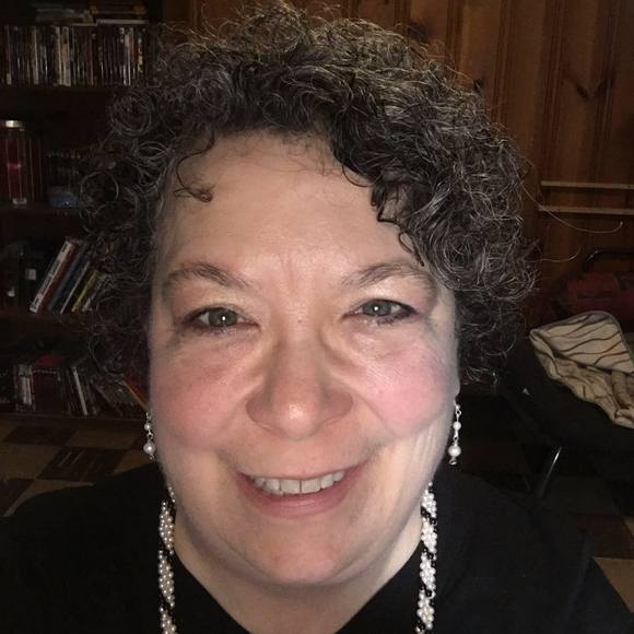 Profile Picture of Paula Longo (@pbsljr) on Poshmark