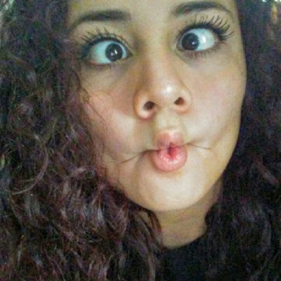 Profile Picture of Ariel Campos (@mrscamposss) on Poshmark