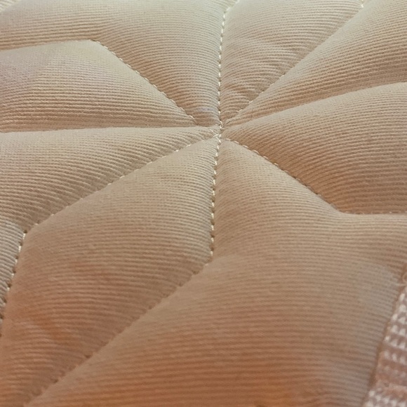 Profile Picture of Audrey Paslow (@apas11) on Poshmark