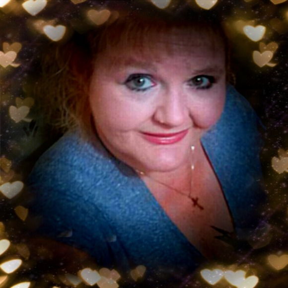 Profile Picture of Annie Wilkey (@annie01_w) on Poshmark