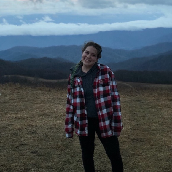 Profile Picture of Lauren Reinman (@lauren_reinman) on Poshmark