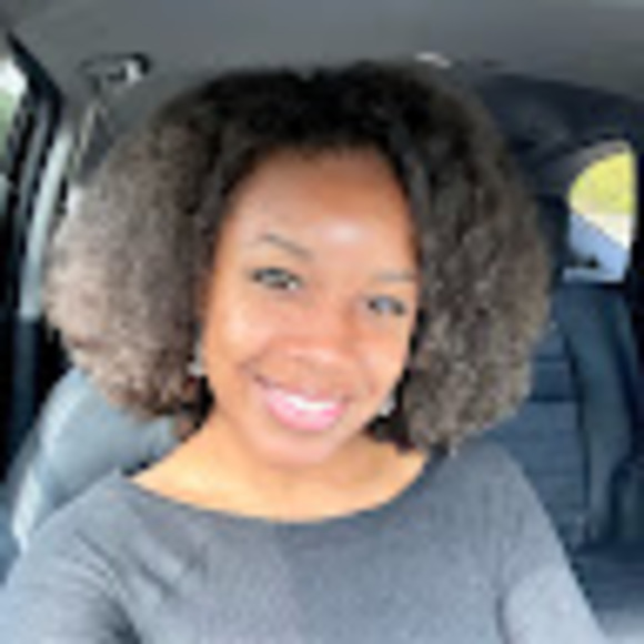 Profile Picture of Christine Harkins (@chrissycookiiee) on Poshmark