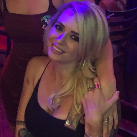 Jenna Jerome - Poshmark Profile Picture of Jenna Jerome (@jennajerome) on Poshmark