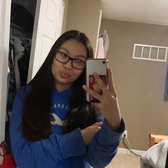 Profile Picture of Ava Phetkhamchanh (@avamayory) on Poshmark