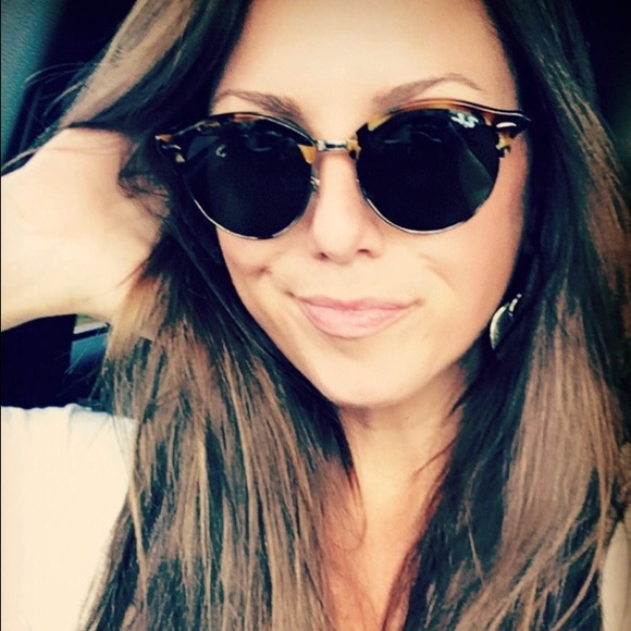 Profile Picture of Meredith Hawkins (@mkhawk12) on Poshmark