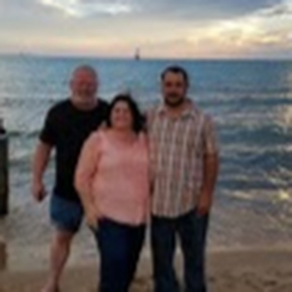Profile Picture of Heidi Ball (@heidiball5515) on Poshmark