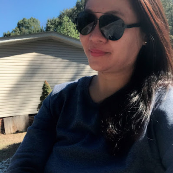 Profile Picture of Erliza Dauler (@erlizadauler) on Poshmark