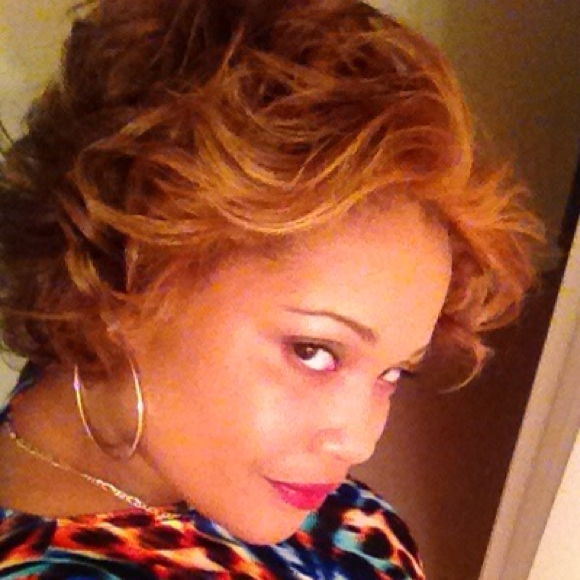 Profile Picture of Reenichia Leverette (@shawnyal_) on Poshmark