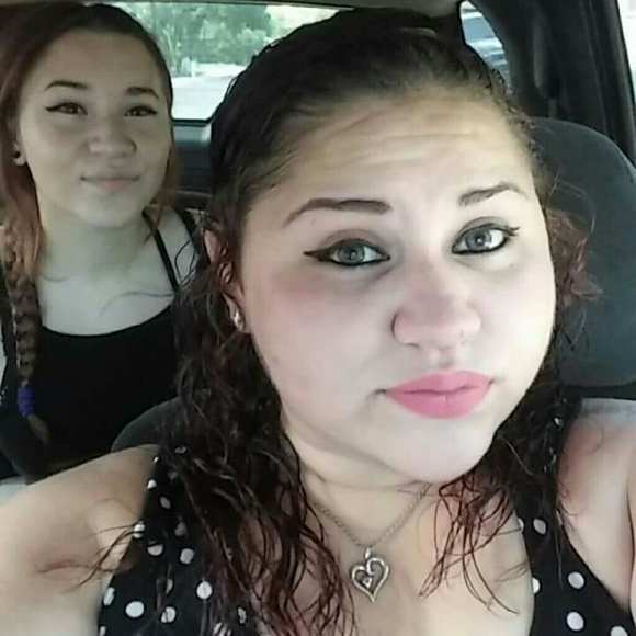 Profile Picture of Cassandra Robledo (@casrobledo) on Poshmark