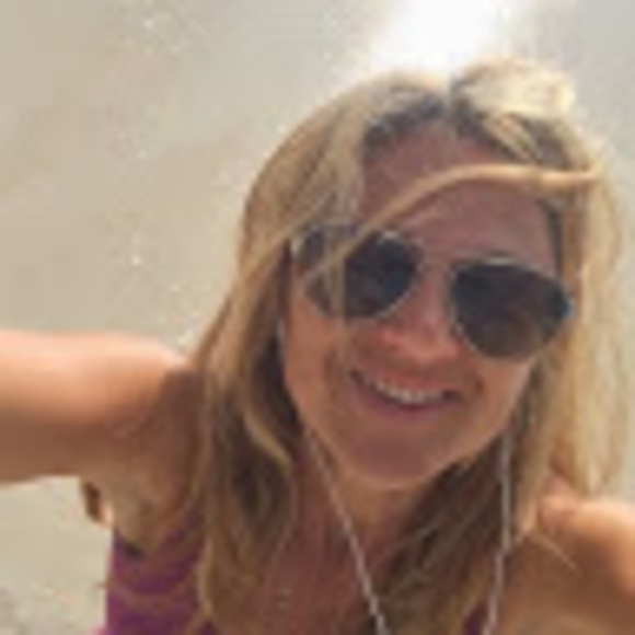 Profile Picture of Macha Einbender (@machaeinbender) on Poshmark