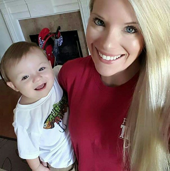 Profile Picture of Shannon Hardee (@shannonhardee) on Poshmark