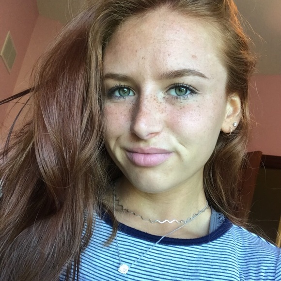 Profile Picture of Marissa Bloomer (@marissa_bloomer) on Poshmark