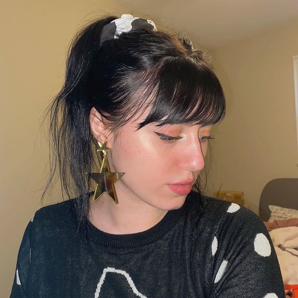 Profile Picture of Rebecca Brossa (@brossangarnet) on Poshmark