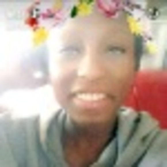 Profile Picture of Teione Mctear (@teionemctear) on Poshmark