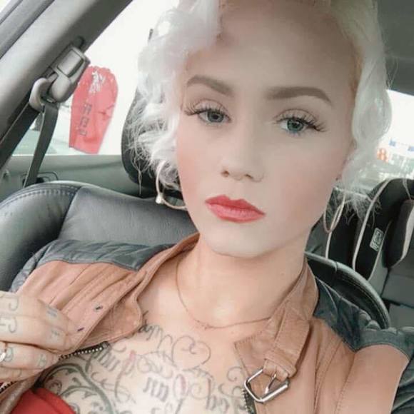 Profile Picture of Shaina Zapf (@onlyhisgirl6) on Poshmark