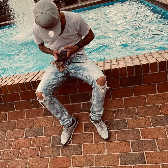 Profile Picture of Cecil Romanick (@cjromanick888) on Poshmark