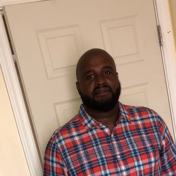 Profile Picture of Charlie Pennsr (@charliepennsr) on Poshmark