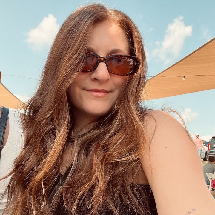 Profile Picture of Victoria Alexander (@victoriagale_) on Tiktok