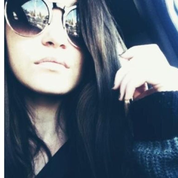 Molly Bergkamp - Poshmark Profile Picture of Molly Bergkamp (@mollymichelle) on Poshmark