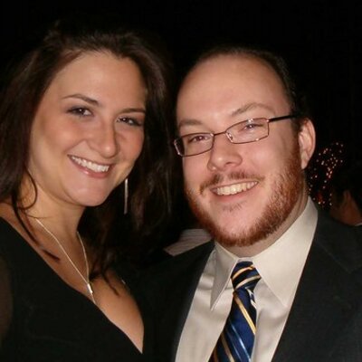 Profile Picture of Elise And Byron Kern (@foodieforkful) on Twitter