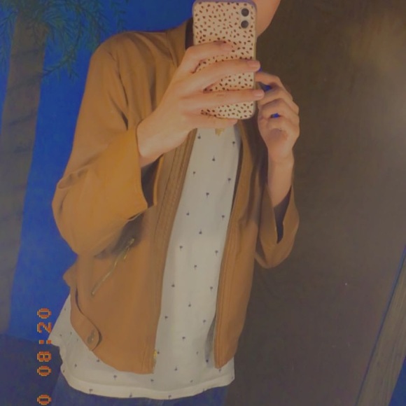 Profile Picture of Andrew Zarate (@andrewzarate) on Poshmark