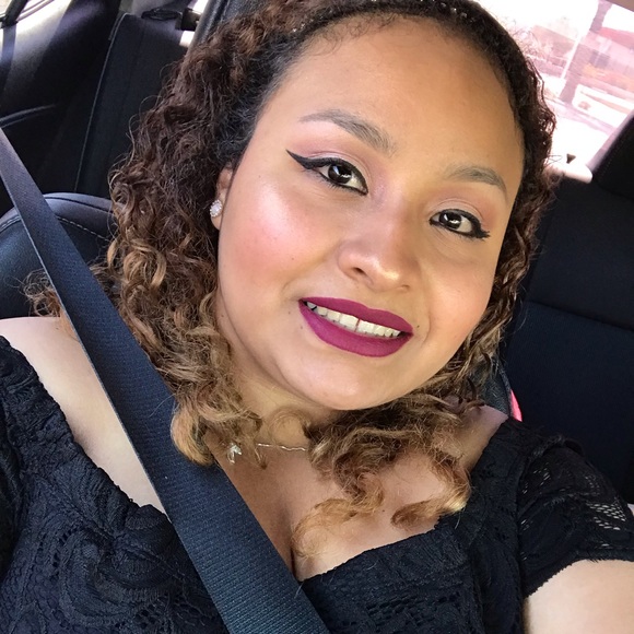 Profile Picture of Ana Escobedo (@anapatricia01) on Poshmark