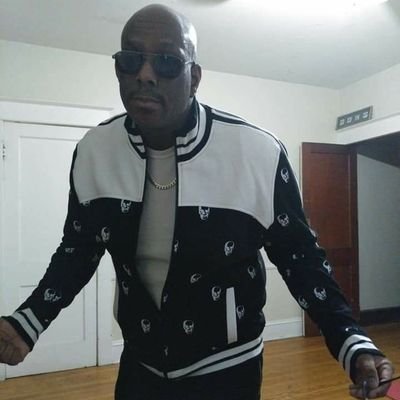 Profile Picture of CoolCool (@RayCooley17) on Twitter