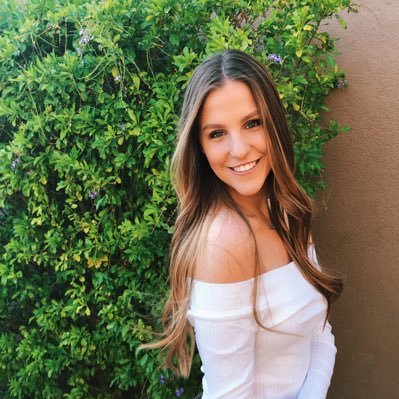 Profile Picture of Lindsey Bird (@lindseybird__) on Twitter