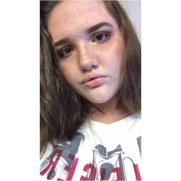 Profile Picture of Analouisa Peterson (@heyit_analouisa) on Poshmark