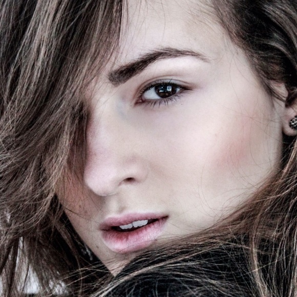 Profile Picture of Jessica Weidenauer (@jesssox) on Poshmark