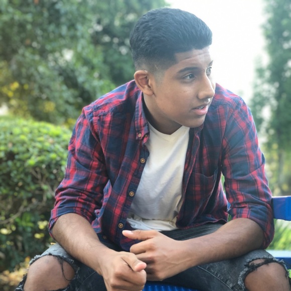 Profile Picture of Bryan Munguia (@bryanmunguiaaa) on Poshmark