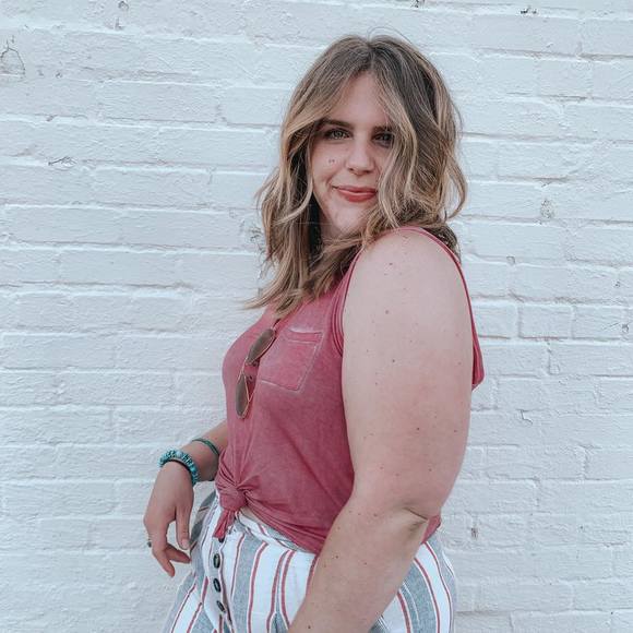 Kelly Falksen - Poshmark Profile Picture of Kelly Falksen (@kelly_falksen) on Poshmark