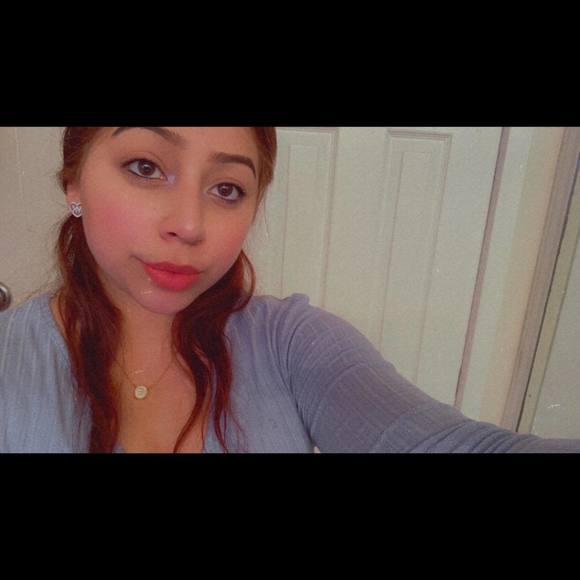 Profile Picture of Eneidaa Sarmiento (@eneidaas) on Poshmark