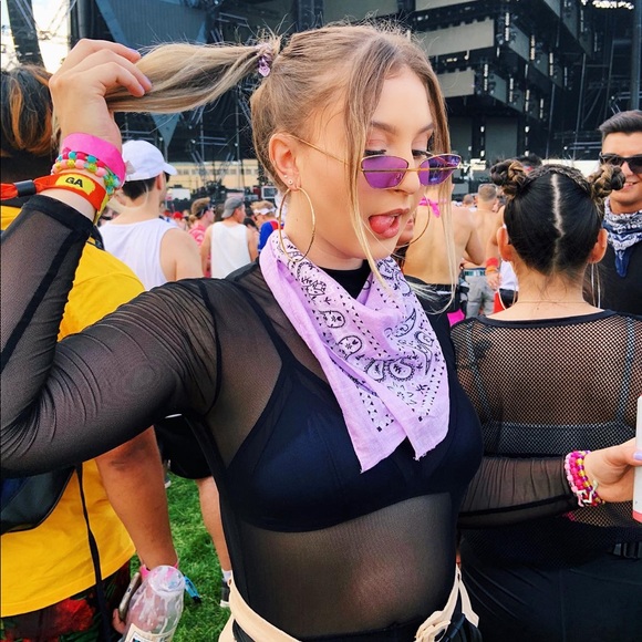 Profile Picture of Emily Wisniewski (@emilywis24) on Poshmark