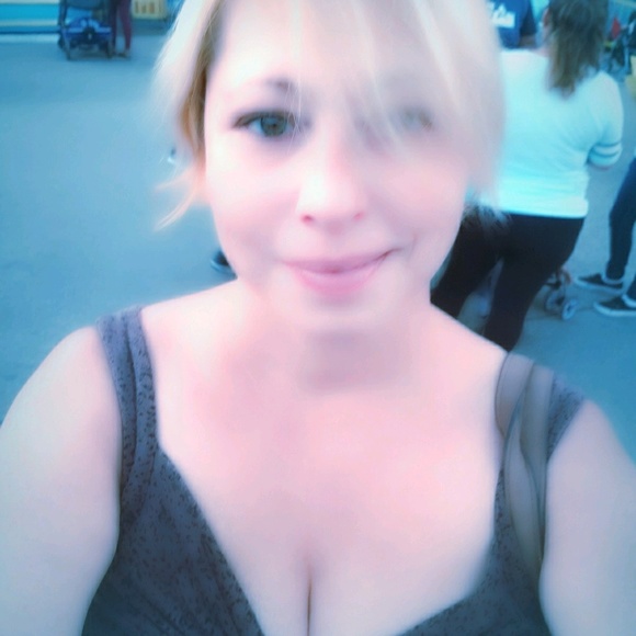 Profile Picture of Tamara Sutton (@tammy1218) on Poshmark