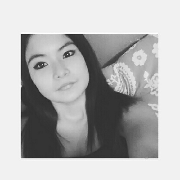 Profile Picture of Kiana Estergaard (@kianakianakiana) on Poshmark