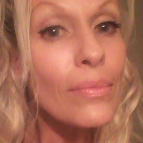 Profile Picture of Susan Gartman (@sgposhmark) on Poshmark