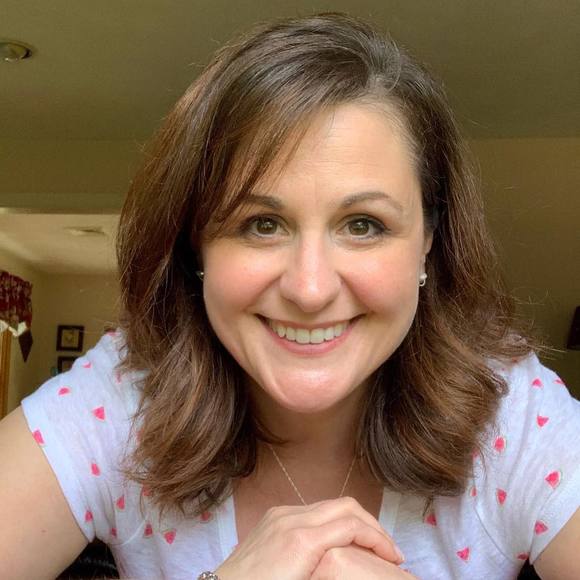 Profile Picture of Julie Whiteley (@juliewhitele213) on Poshmark