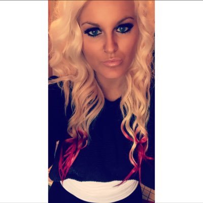 Profile Picture of Amber Hodges (@ambernoelle25) on Twitter