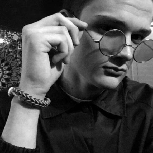 Profile Picture of Danny Stone (@danny_stone) on Poshmark